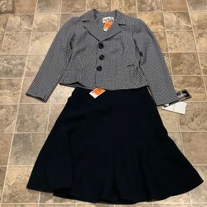 Woman's 2 piece Navy Blue Suit Jacket and Skirt